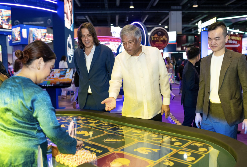 Photo of Sigma founder and Pagcor Director playing Bau Cua at the Nautilus Games Booth